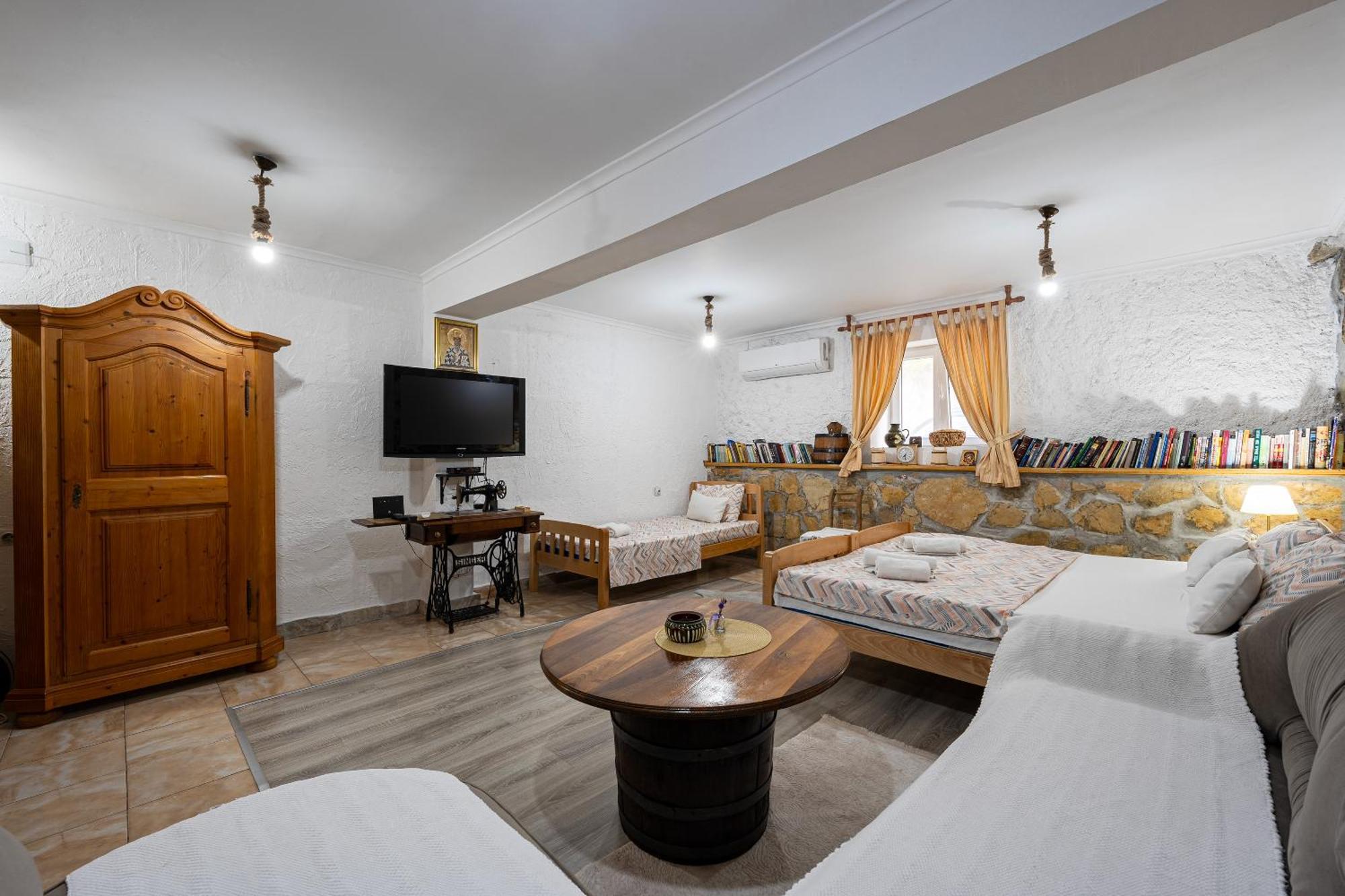 Old House Kontic *