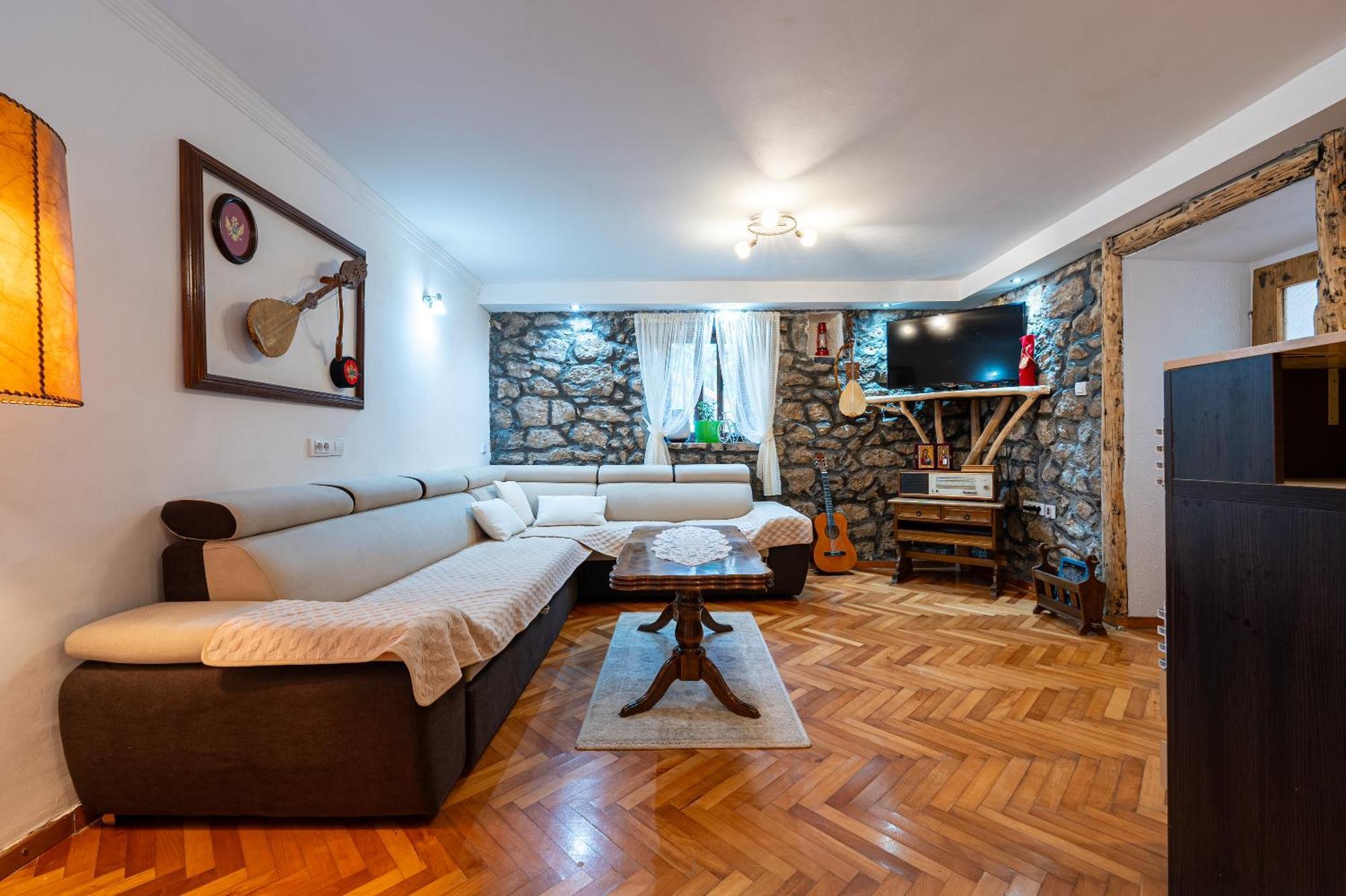 Old House Kontic *